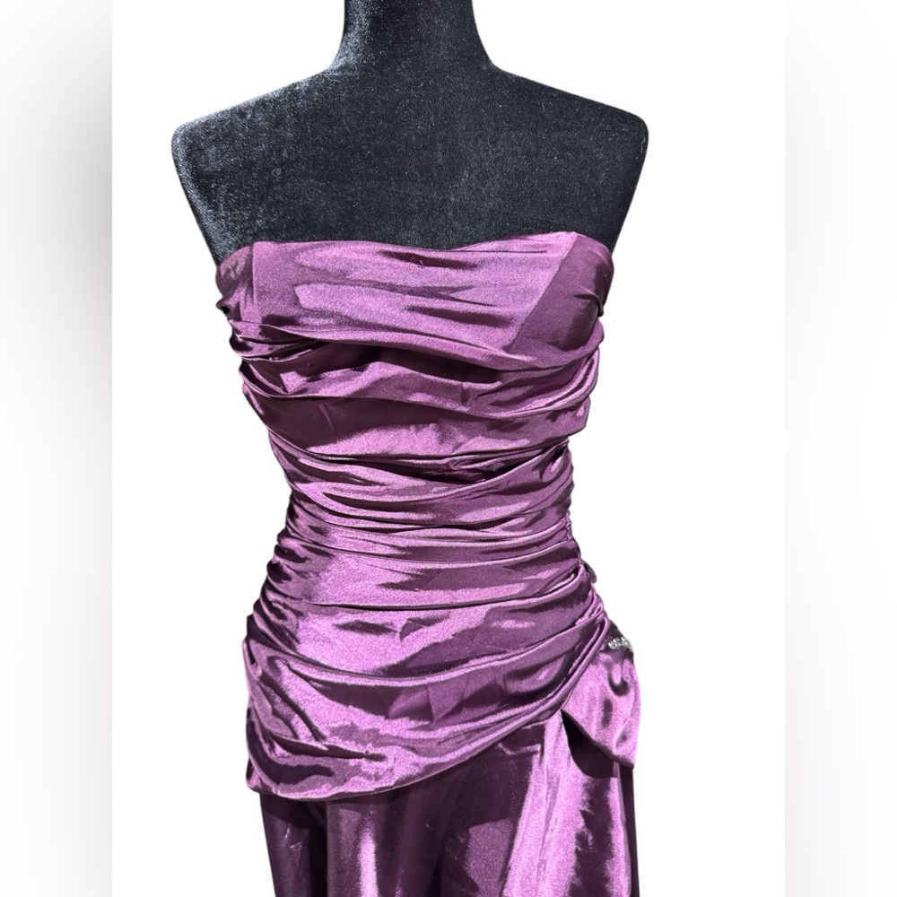 Elegant Purple Strapless 90’s style Dress - Picture 3 of 7